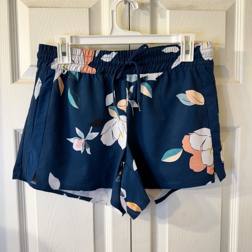 Athleta Navy Floral Women's Athletic Shorts
